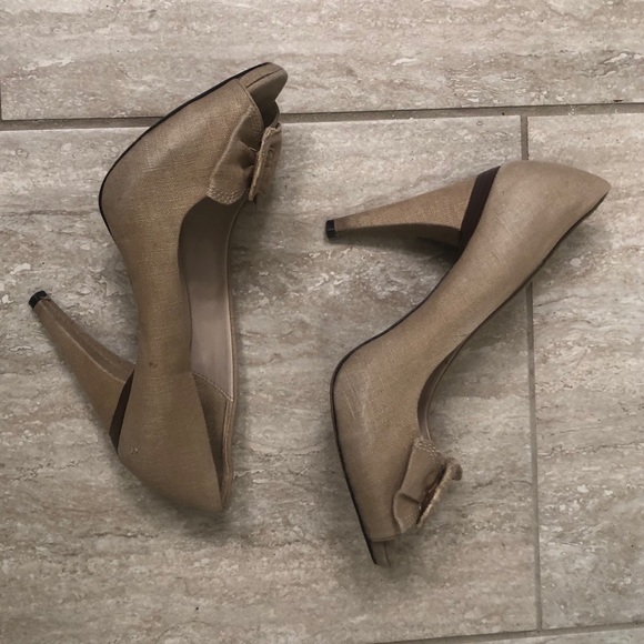 Zara Basic Collection Tan Heels W/ Bow Detailing - Picture 6 of 8